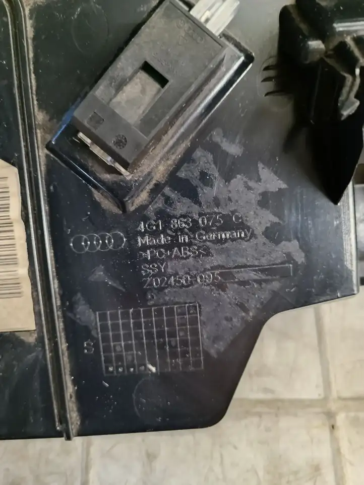 Audi A6 C7 (2011 - 2014) 4G1863075C Нижняя отделка панели приборов — фото 4