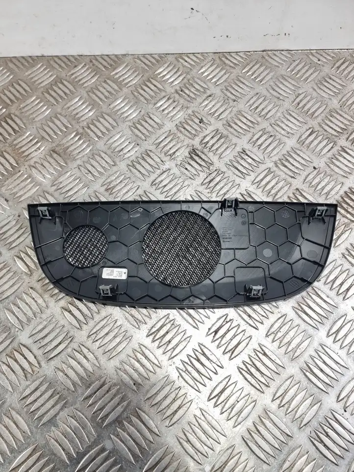 Volvo XC40 (2017 - ) 31651395 Накладка центрального динамика — фото 2