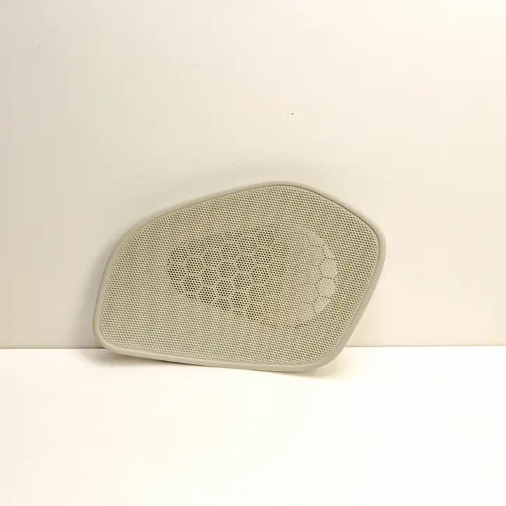 Volvo XC60 (2017 - )  31389992 Отделка центрального динамика