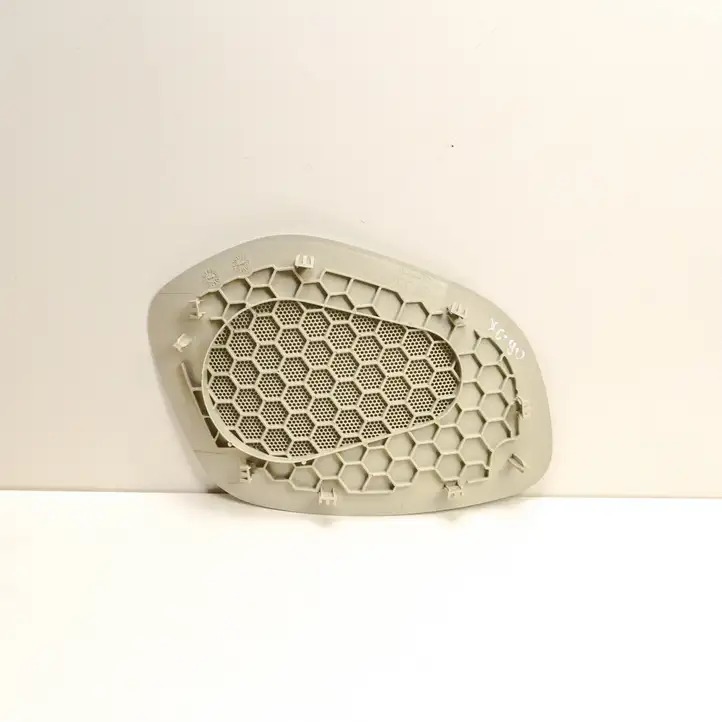 Volvo XC60 (2017 - )  31389992 Отделка центрального динамика