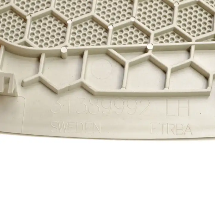 Volvo XC60 (2017 - )  31389992 Отделка центрального динамика