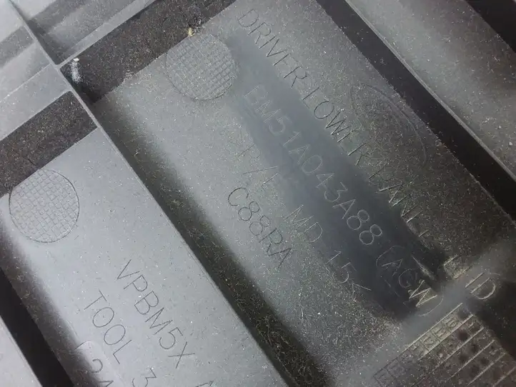 Ford Focus (2011 - 2015)  BM51A043A88AGW Отделочный щит панели (нижний)