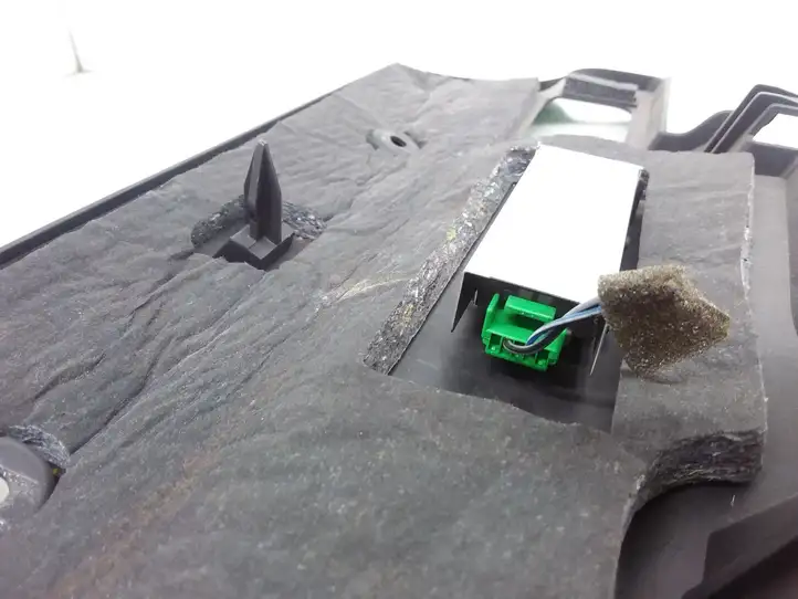 Volvo V70 (2007 - 2013)   Отделочный щит панели (нижний)