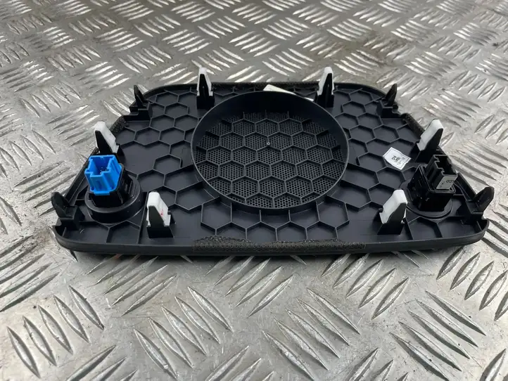 Kia Sorento (2014 - 2017) 84716C5000 Накладка центрального динамика — фото 5