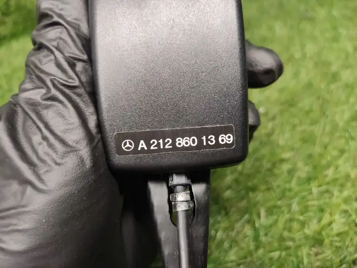 Mercedes-Benz E W212 (2009 - 2016) A2128601369 Замок переднего ремня — фото 2