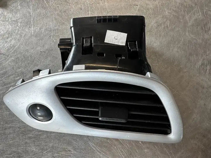 Renault Scenic III - Grand scenic III (2009 - 2016) 1012124 Боковой воздушный дефлектор — фото 1