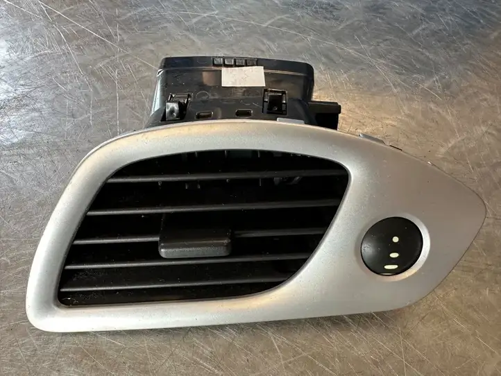 Renault Scenic III - Grand scenic III (2009 - 2016) 1012127 Боковой воздушный дефлектор — фото 1