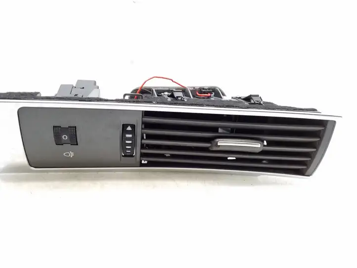Audi A6 S6 C6 4F (2004 - 2008) 4F1820901A Боковой воздушный дефлектор — фото 1