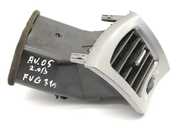Toyota Avensis Verso (2004 - 2009) 5566044130 Воздушная решетка панели — фото 2