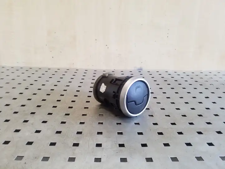 Nissan Qashqai (2010 - 2013) 68760JD10A Боковой воздушный дефлектор — фото 1