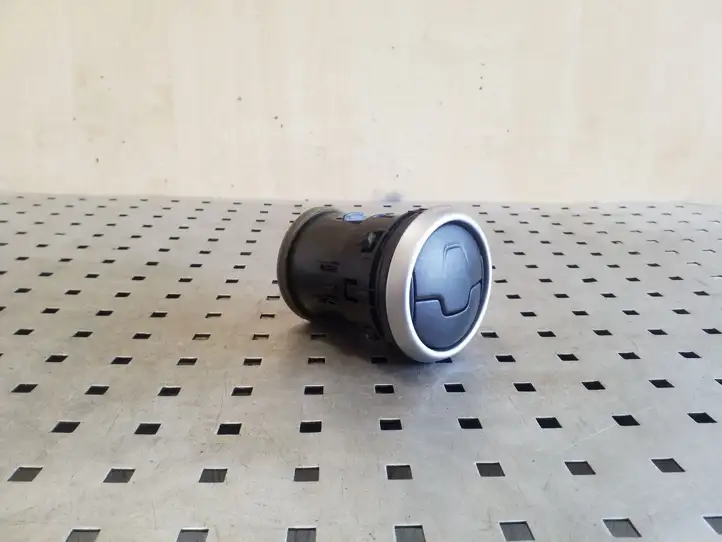 Nissan Qashqai (2010 - 2013) 68760JD10A Боковой воздушный дефлектор — фото 1