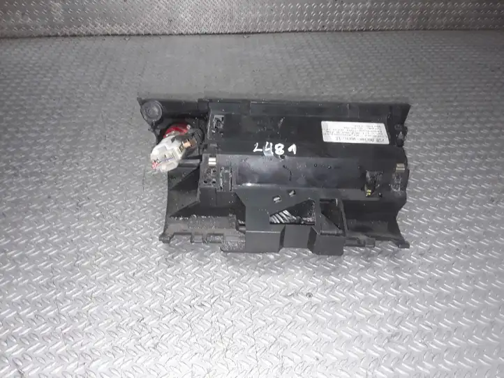 Volkswagen Touran I (2003 - 2010) 1T1857961 Передняя пепельница — фото 2