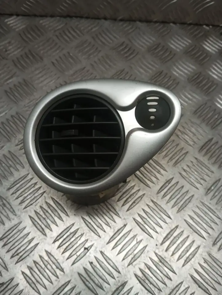 Renault Clio III (2005 - 2012) 220410AN Боковой воздушный дефлектор — фото 1