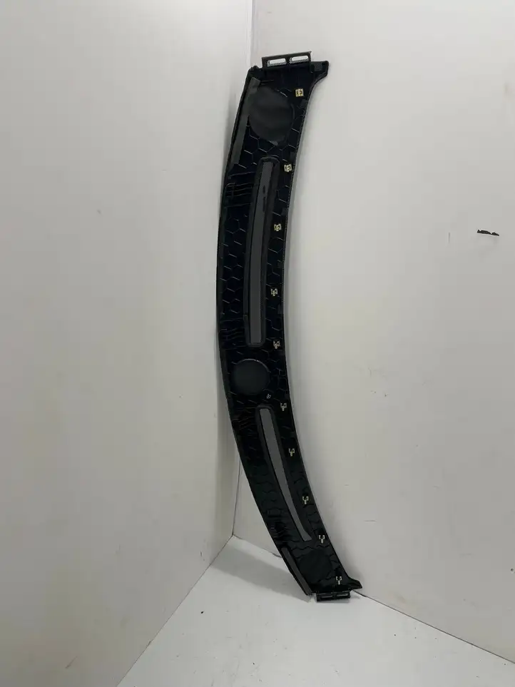 Tesla Model S (2016 - 2021) 1023745-00-C Воздушная решетка панели — фото 1