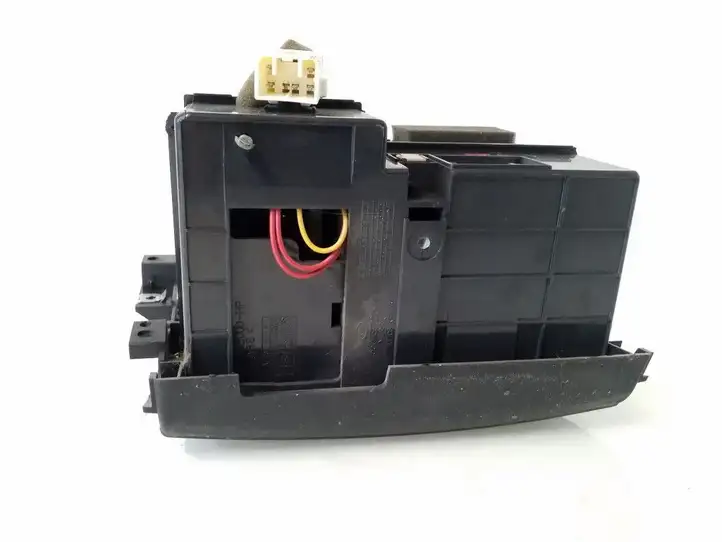 Kia Sorento (2002 - 2006)  845703E000 Передняя пепельница