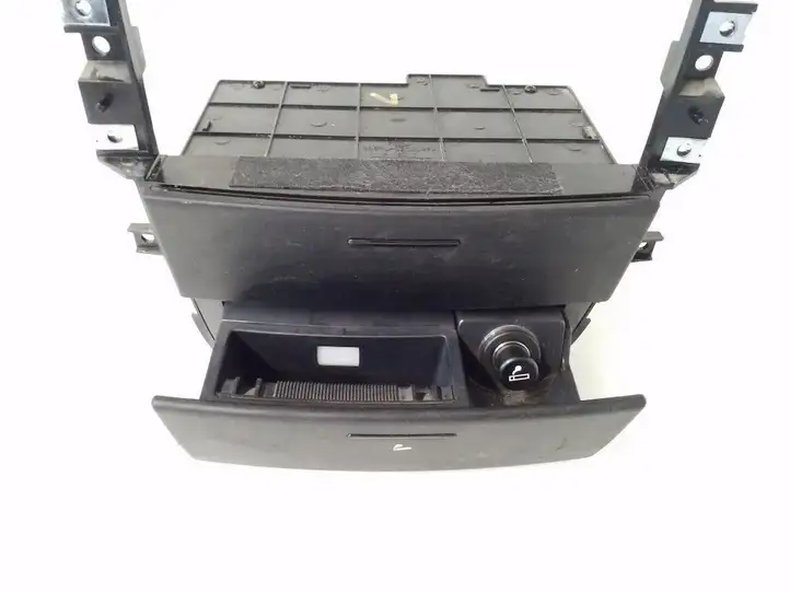 Kia Sorento (2002 - 2006)  845703E000 Передняя пепельница