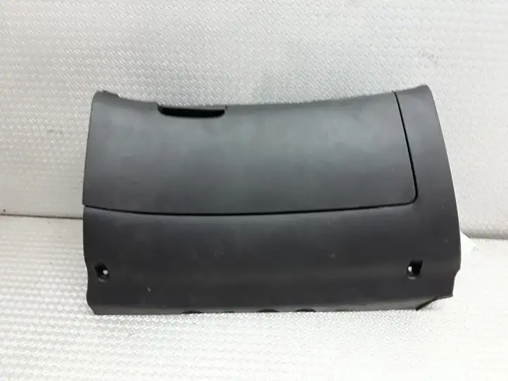 Skoda Octavia Mk2 (1Z) (2004 - 2013) 1Z1857103 Бардачок в сборе — фото 1