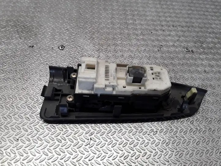 Toyota Corolla Verso E121 (2001 - 2004) Блок кнопок стеклоподъемников — фото 3