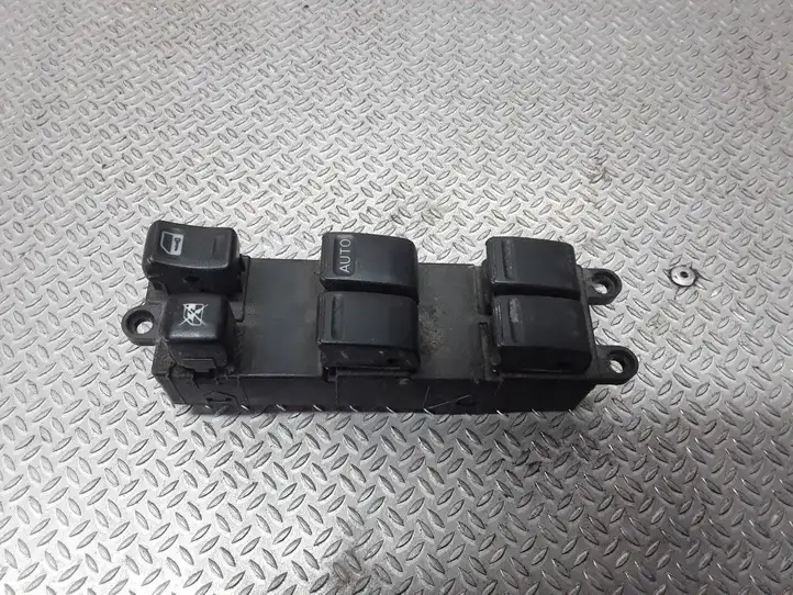 Nissan X-Trail T30 (2001 - 2007) Блок кнопок стеклоподъемников — фото 1