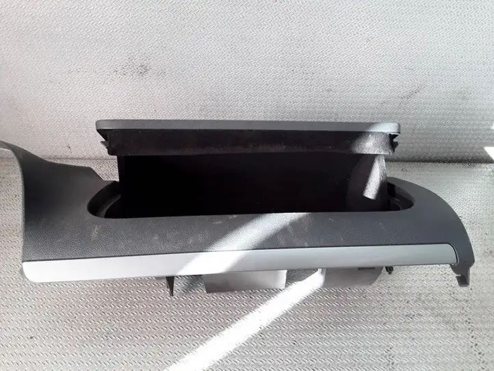 Volkswagen Golf V (2003 - 2009)  1K2857290 Комплект ящика для вещей (бардачка)