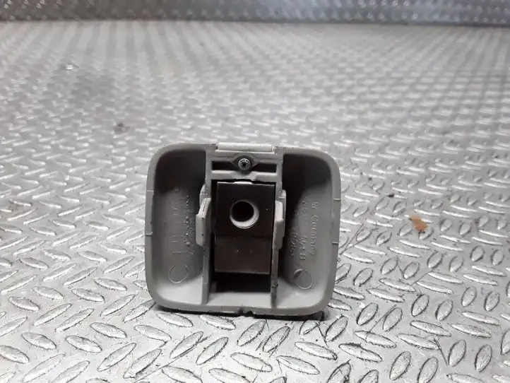Volkswagen PASSAT B6 (2005 - 2010) 1K0857561B Крепление солнцезащитного козырька — фото 2