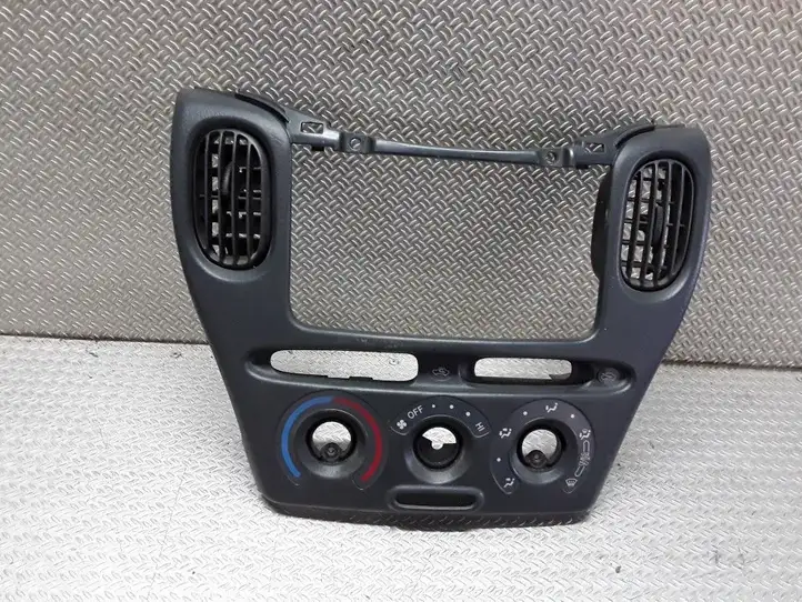 Toyota Yaris Verso (1999 - 2005) 7591387014 Отделка магнитолы — фото 1