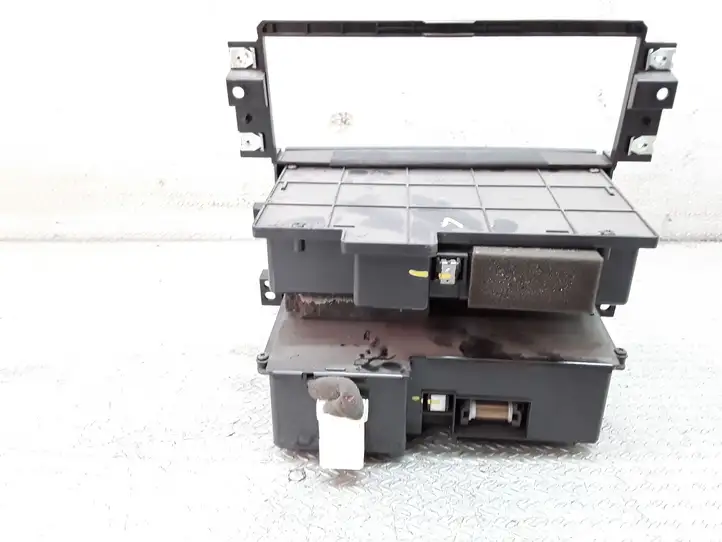 Kia Sorento (2002 - 2006)  845703E000PH Передняя пепельница