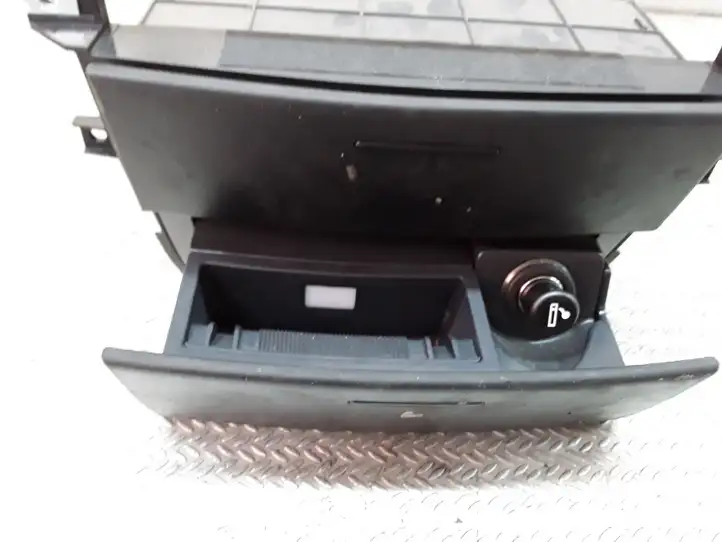 Kia Sorento (2002 - 2006)  845703E000PH Передняя пепельница