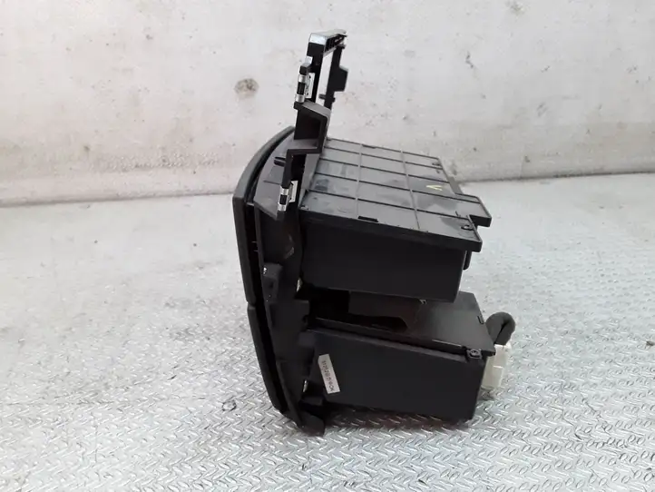 Kia Sorento (2002 - 2006)  845703E000PH Передняя пепельница