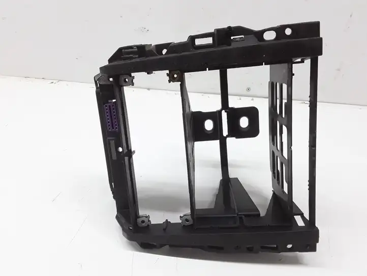 Volkswagen Golf IV (1998 - 2005)  1J1858071 Отделка радио/ навигации