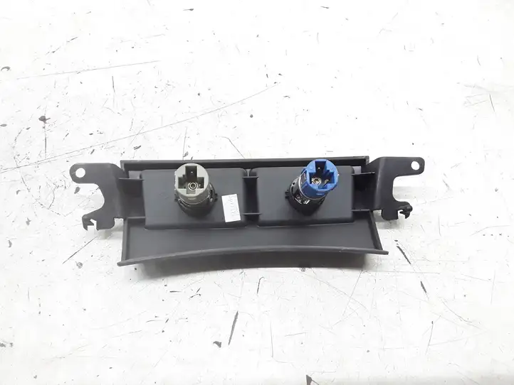 Chrysler Pacifica (2003 - 2008)  TX0524A00XXX Прикуриватель