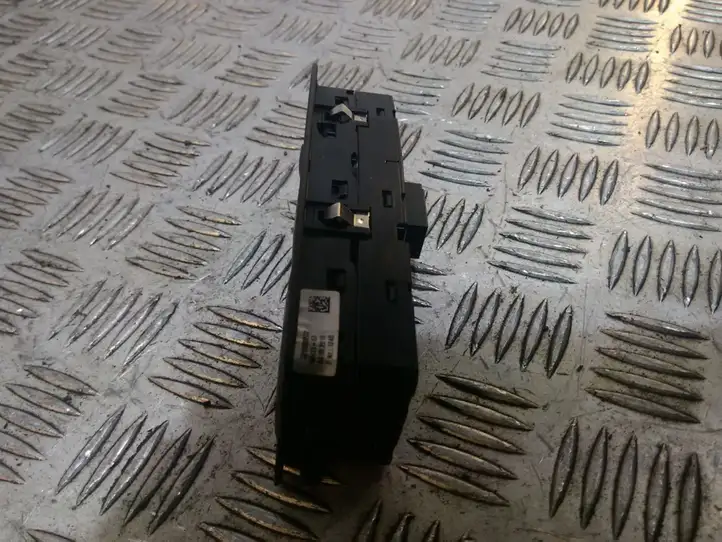 BMW 3 F30 F35 F31 (2012 - 2018) 9208110 Блок кнопок стеклоподъемников — фото 4