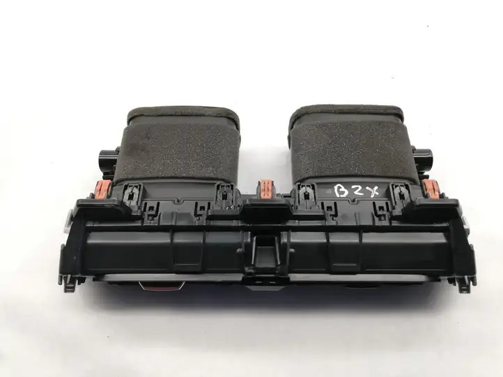 Toyota Corolla E210 E21 (2018 - ) 5567002830 Воздушная решетка панели — фото 4