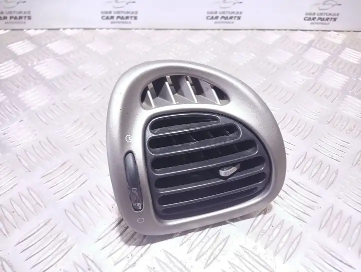 Citroen Xsara Picasso (1999 - 2012) 9631280077 Боковой воздушный дефлектор — фото 1