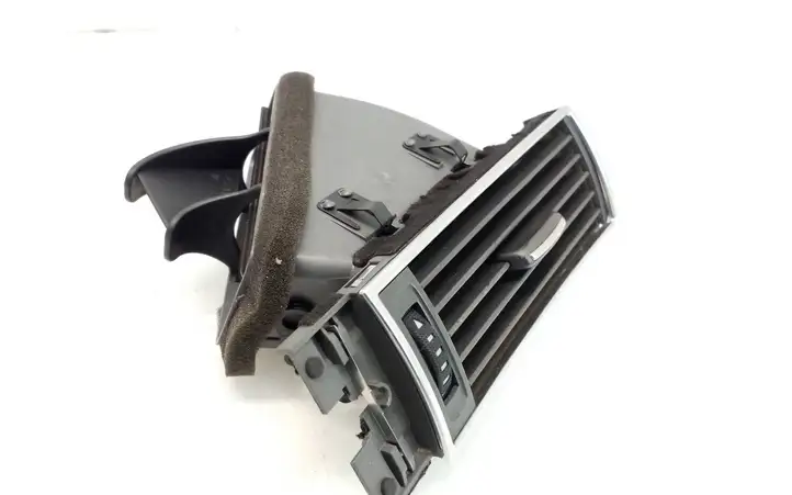 Audi A6 S6 C6 4F (2004 - 2008) 4F1820902B Боковой воздушный дефлектор — фото 2