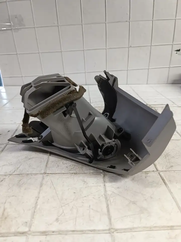 Nissan (2000 - 2006) 68210BU200 Боковой воздушный дефлектор — фото 2