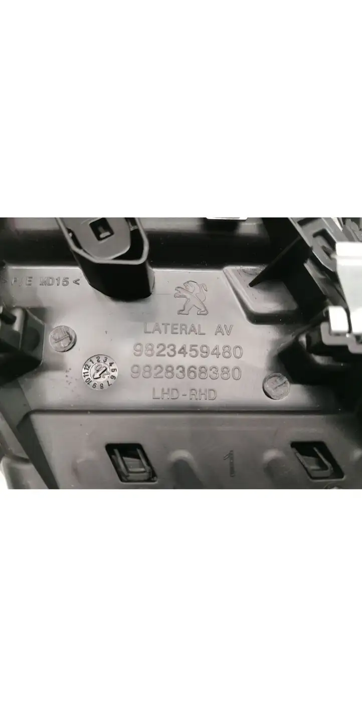 Peugeot 208 (2019 - ) 98283683DX Боковой воздушный дефлектор — фото 2