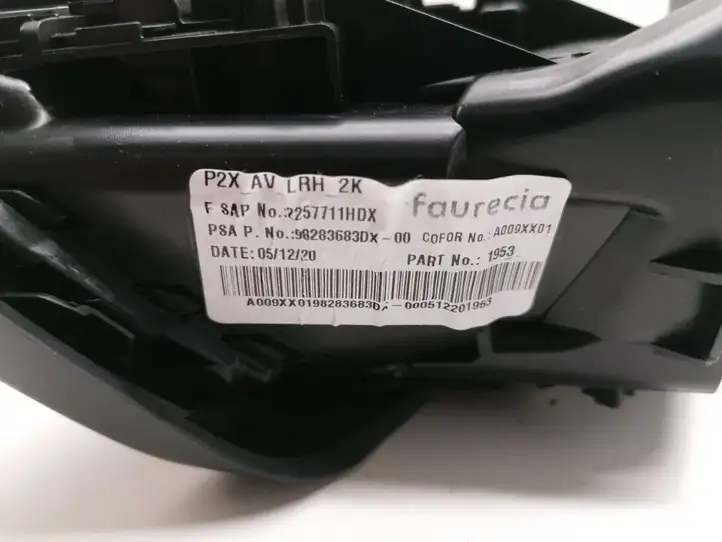 Peugeot 208 (2019 - ) 98283683DX Боковой воздушный дефлектор — фото 3