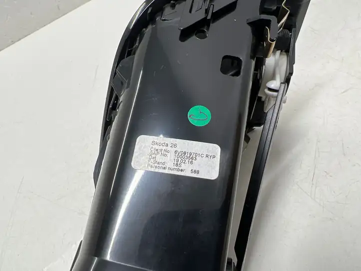 Skoda Fabia Mk3 (NJ) (2015 - 2021) 6V0819701C Боковой воздушный дефлектор — фото 2