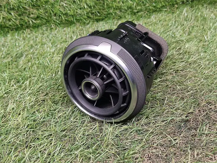 Audi A3/S3 8V (2012 - 2016)  8V0820901B Боковая воздушный дефлектор