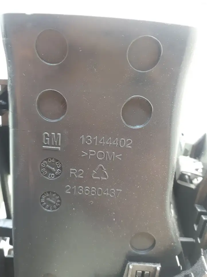 Opel Zafira B (2006 - 2008) 13162556 Центральная отделка панели приборов — фото 7