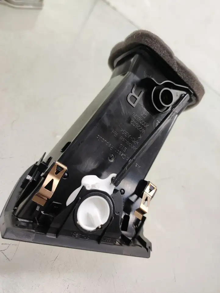Skoda Fabia Mk3 (NJ) (2015 - 2021) 6V0819702B Боковой воздушный дефлектор — фото 3