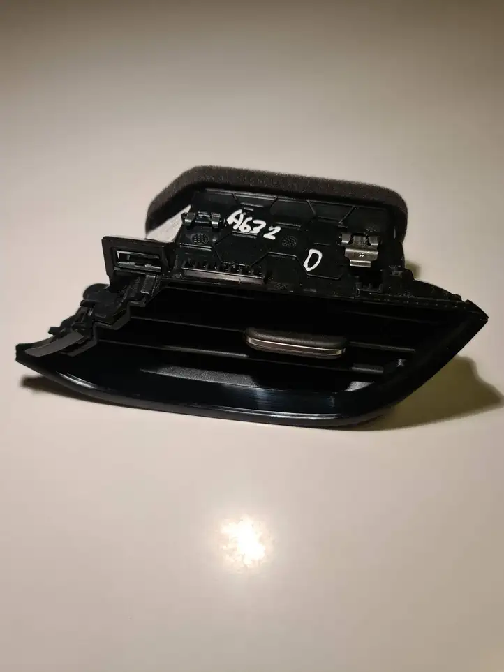 Opel Corsa F (2019 - ) 98296386XU Боковой воздушный дефлектор — фото 1