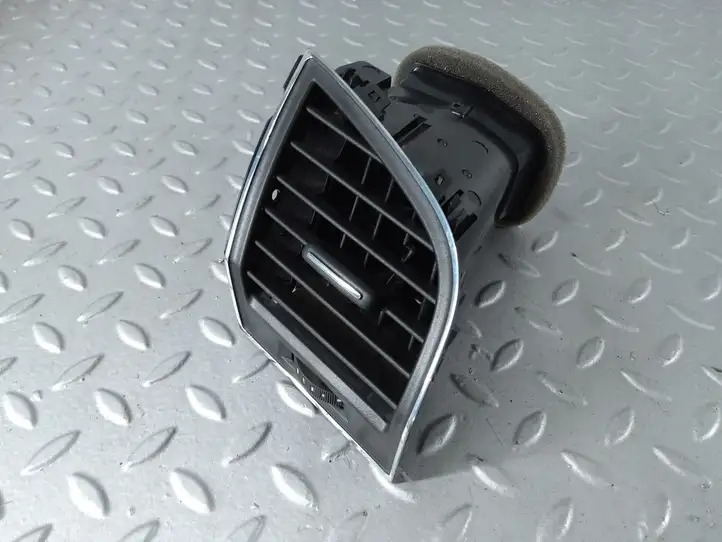 Skoda Fabia Mk3 (NJ) (2015 - 2021) 6V0819702A Боковой воздушный дефлектор — фото 1