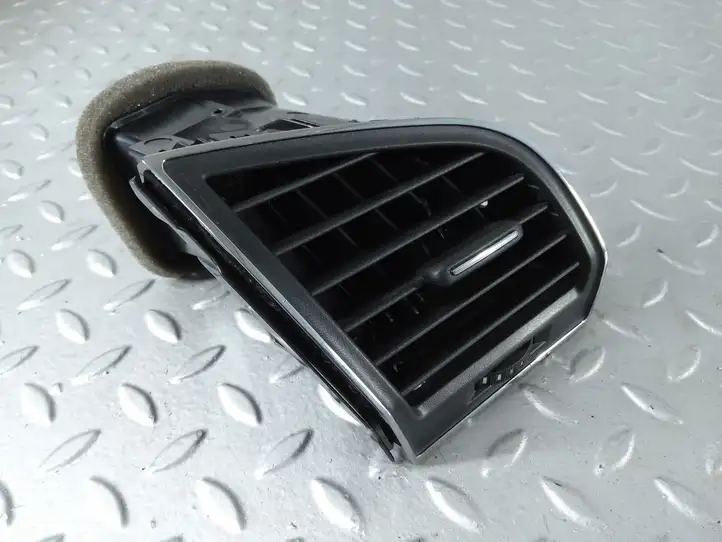 Skoda Fabia Mk3 (NJ) (2015 - 2021) 6V0819702A Боковой воздушный дефлектор — фото 2