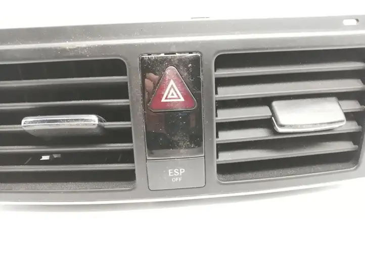 Mercedes-Benz C W204 (2007 - 2014) A2048303954 Воздушная решетка панели — фото 1
