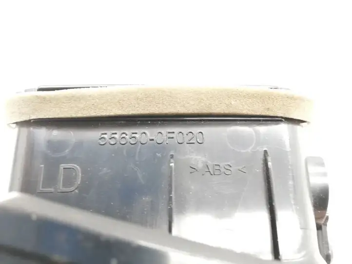 Toyota Verso (2009 - 2012) 556500F020 Воздушная решетка панели — фото 3