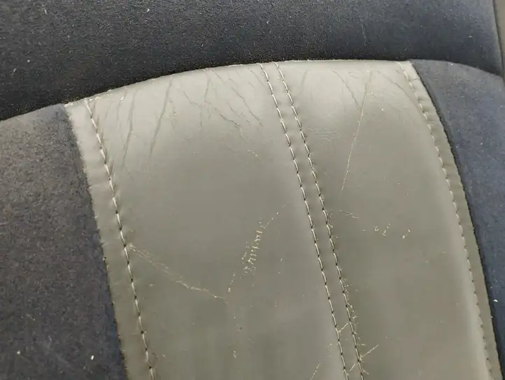 Chrysler 300 - 300C (2005 - 2011) Нижняя часть сиденья переднего пассажира — фото 10