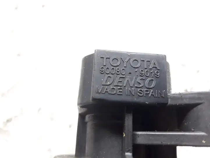 Toyota Avensis T220 (2000 - 2003) 9008019019 Катушка зажигания — фото 2