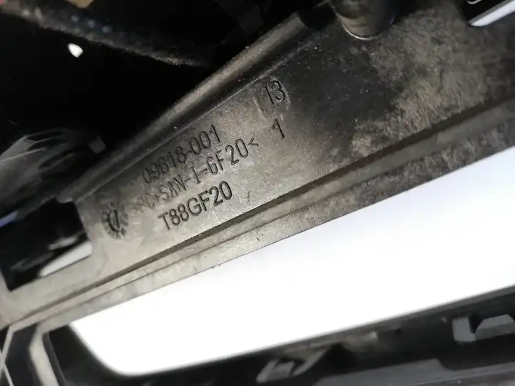 Audi A4 S4 B9 (2015 - 2019) 8W1820902C Воздушная решетка панели — фото 6